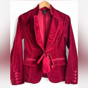 ❤️ On-Trend FW2025❤️
White House Black Market— Red Velvet Blazer with Tie Waist